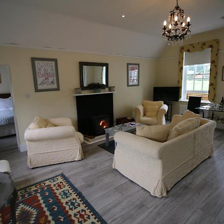 Prince Hill Cottages Worton  외부 사진