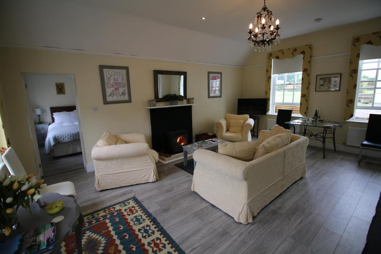 Prince Hill Cottages Worton  외부 사진